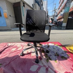 オフィスチェア　シンプル　軽量