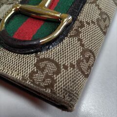 グッチ三つ折り財布の画像
