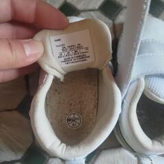 アシックス子供靴とクロックス子供サンダルの画像