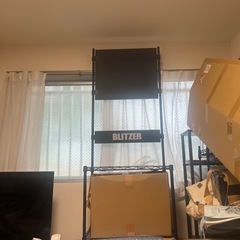 ダーツボードをつけるのを手伝って欲しいです