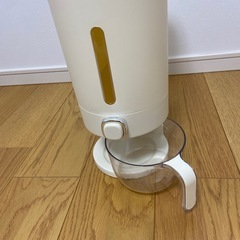 【お譲り先決定】UFORU ボタン式米びつ 10kg 計量カップ付き ライスストッカーの画像