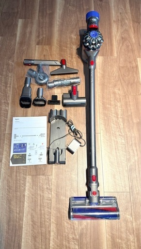 Dyson V8シリーズFluffy+ ダイソン 掃除機　【ヘッドその他付属品8点付】