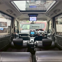 希少☆パノラミックルーフ付き☆ガソリン代 節約☆S-HYBRID入りました‼️25年式☆月々1.2万円〜分割払い可❗️車検2年付き！大人気♪日産 セレナ☆フリップダウンモニター付き☆Bluetooth対応ナビ☆走行中DVD見れます☆ETC☆便利なバックカメラ☆ドラレコ付きのフル装備☆両側電動スライドドア☆ウィンカーミラー☆フル装備☆事故修復歴無し☆純正アルミ☆車内広々三列シート‼️の画像