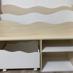 ニトリ　絵本棚