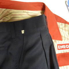 長期放置保管　経年劣化凄い　メーカー詳細不明　エネオス　 ENEOS　MITSUBISHI OIL　三菱オイル 　作業着　2着　作業ズボン　2着オマケの画像