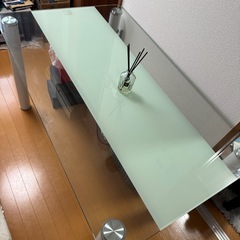 ガラスダイニングテーブル