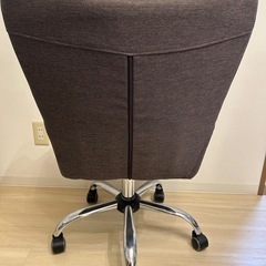 お譲りします！ブラウンキャスター付き椅子の画像