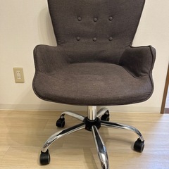 お譲りします！ブラウンキャスター付き椅子の画像