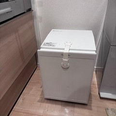 小型冷蔵庫！ちょっとした物入れに！　　