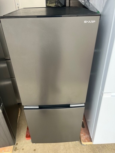 『付け替え両開き』2022年製SHARPノンフロン2ドア冷蔵庫152L/ブラック/配送設置可能