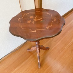 アンティーク風　テーブル　木製