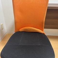 富士貿易　メッシュバックチェア オレンジ黒の画像