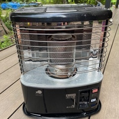 黒い石油ストーブ GKP-P244N 12年製