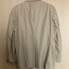 ベージュのコート の画像