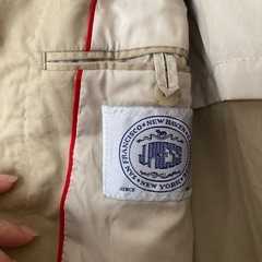 ベージュのコート の画像