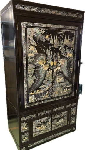 Z842 6/18までの掲載！ 螺鈿細工 李朝家具 箪笥 韓国 豪華絢爛 孔雀 家具 工芸美術 黒塗 漆塗 青貝 螺鈿 タンス
