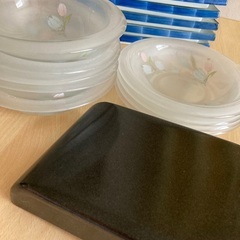 食器と卵焼き器の画像