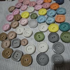 淡色 多色 レトロボタンの画像