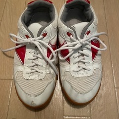ASICS?!スニーカー