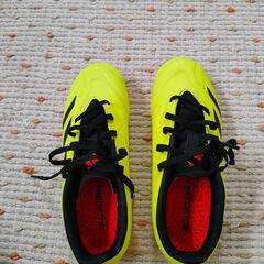 サッカーシューズ　23.0　中古