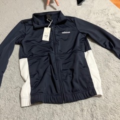 アディダス