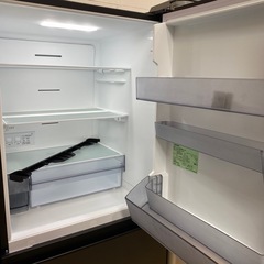 高年式?2024年製 TOSHIBA 326L冷蔵庫 GR-V33SC-KZ 右開き ブラック 東芝