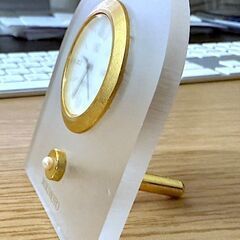 【新電池】MIKIMOTO 真珠 ミキモト 卓上時計 パール装飾付き アクリル×ゴールドカラーの画像