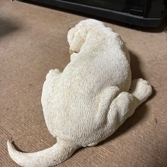 かわいい！本物みたいな犬の置き物の画像