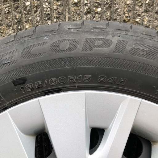 トヨタ　ヤリス　中古
純正タイヤ