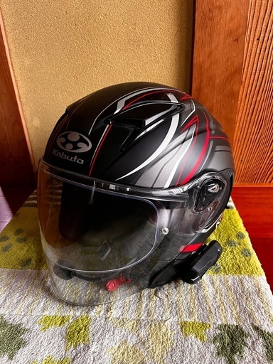 ヘルメット、インカム付