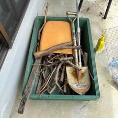 木材、シャベル、などなどの画像