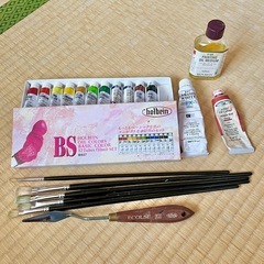 油絵の具と筆のセット
