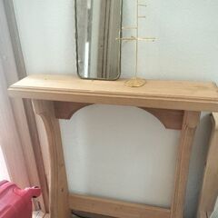 木製花瓶棚