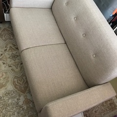 ほぼ新品の2人掛けソファー　ベージュ