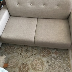 ほぼ新品の2人掛けソファー　ベージュの画像