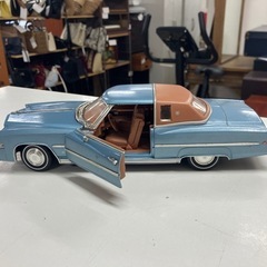 W2506-359 ANSON 1/18 1973 キャデラック エルドラド ミラーとエンブレムが折れてます。 キズ 汚れありの画像