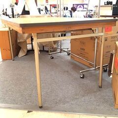 ★折りたたみテーブル　★イベントにお勧め　本来はホテルのレセプション用テーブルの画像