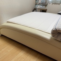 ダブルベッド　合皮　ホワイト　アイボリーの画像