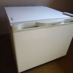 小さい冷蔵庫　　元気です　　静音設計　　室内向き