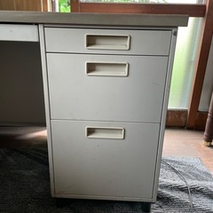 事務用デスクの画像