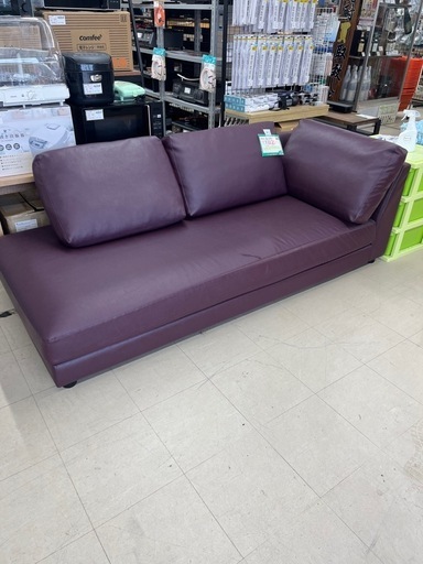 ★952 (ついソファーで寝てしまいそうなローソファーあります！(笑))　ローソファー　赤紫　【リサイクルマート鹿児島宇宿店】