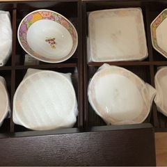 小鉢とお皿の画像