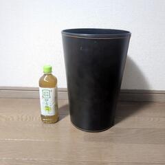 フェイクレザーのダストボックスの画像