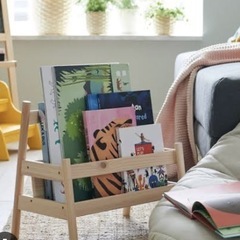 7/25まで　IKEA FLISAT ブックディスプレイの画像