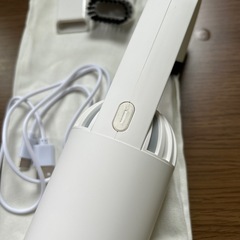 充電式 ハンディクリーナー フック付きの画像
