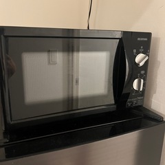 電子レンジと冷蔵庫の画像