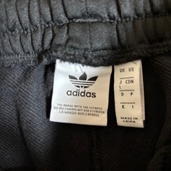 adidas アディダス　スカート　L
の画像