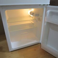 【お値段交渉可】2023年製　アイリスオーヤマ製　きれいで小さな冷蔵庫　引き取り現金払限定　の画像