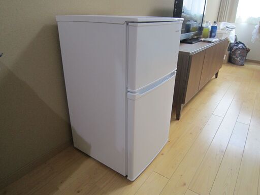 【お値段交渉可】2023年製　アイリスオーヤマ製　きれいで小さな冷蔵庫　引き取り現金払限定