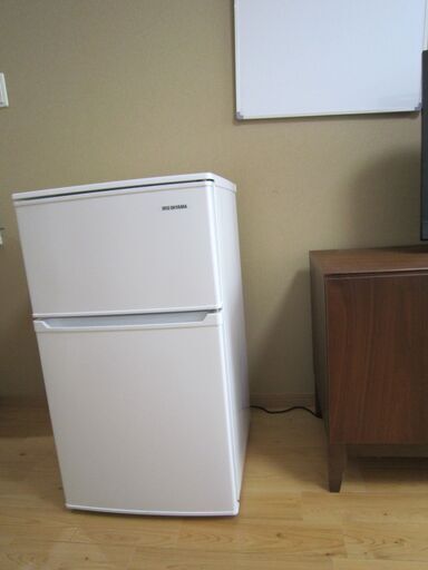 【お値段交渉可】2023年製　アイリスオーヤマ製　きれいで小さな冷蔵庫　引き取り現金払限定